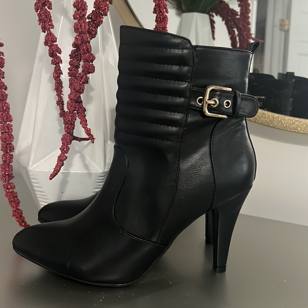 Boots - Picture 2 of 4